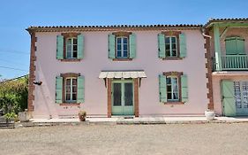Gîte ferme équestre avec piscine